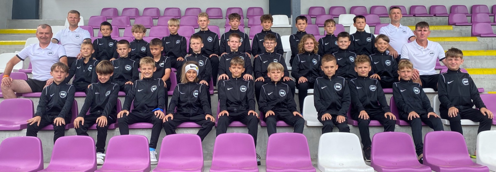 Uśmiechnięci zawodnicy WNB — skład zamknięty